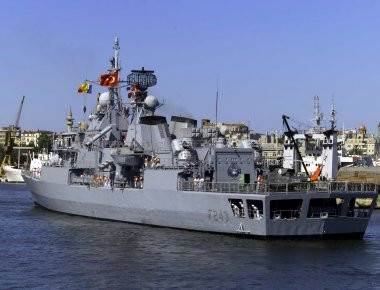 Εντυπωσιακό βίντεο: Πτήση πάνω από την τουρκική φρεγάτα TCG Yildirim